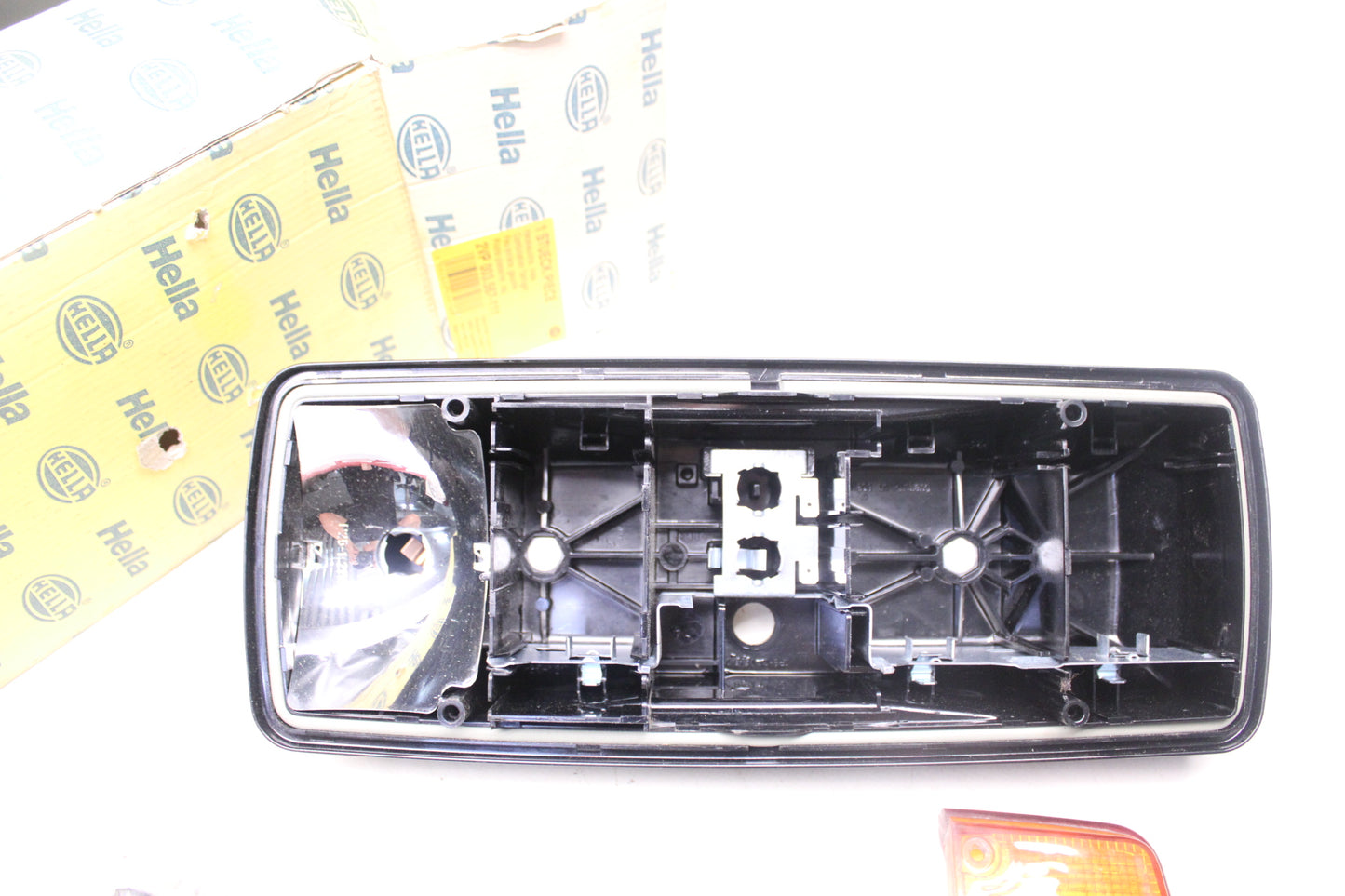 MAN F9 Heckleuchte HELLA 2VP 003 567-111 Links