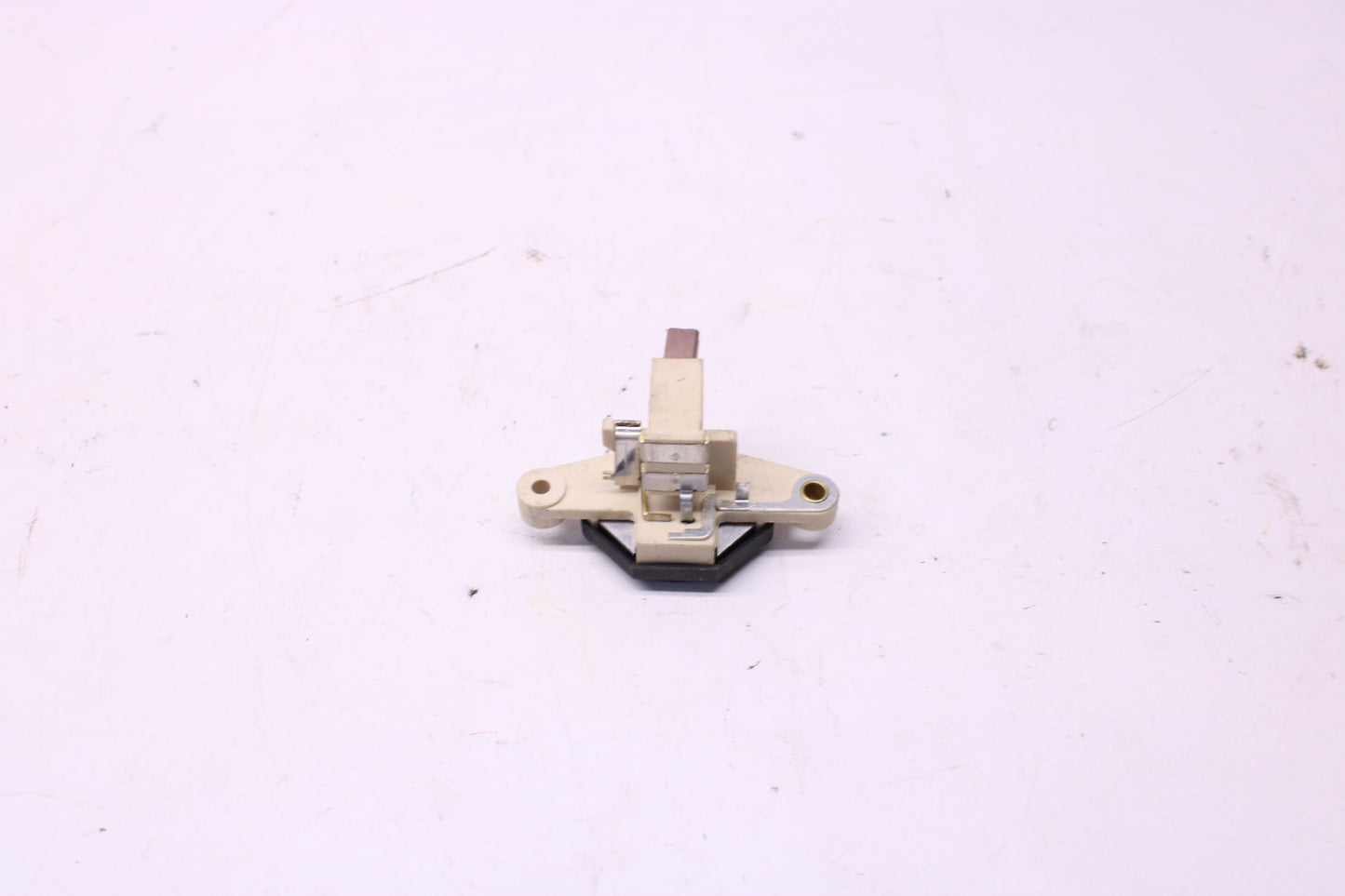 Mercedes (73-93) Voltage Regulater Internal Type (long brush)