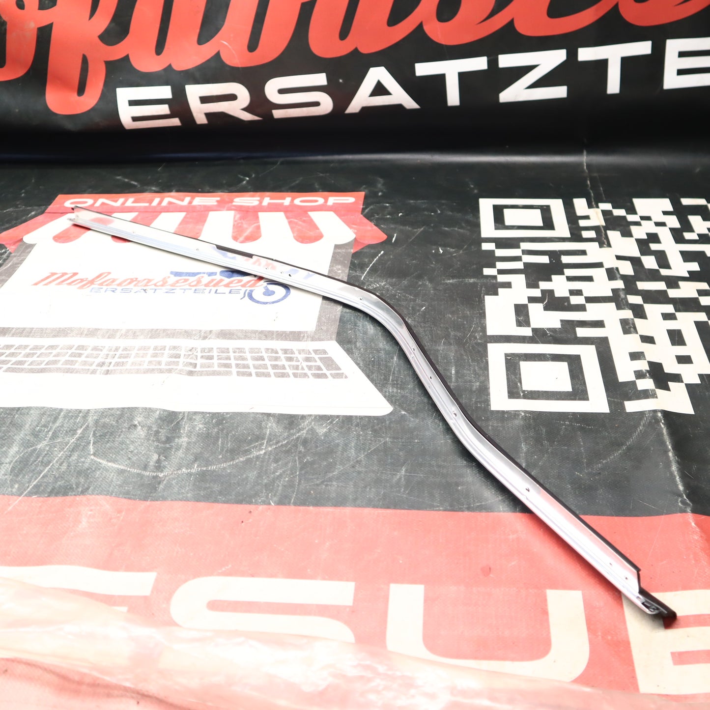 VW Käfer Fensterleiste KA/3-102589 151-837 476 D NOS NEU