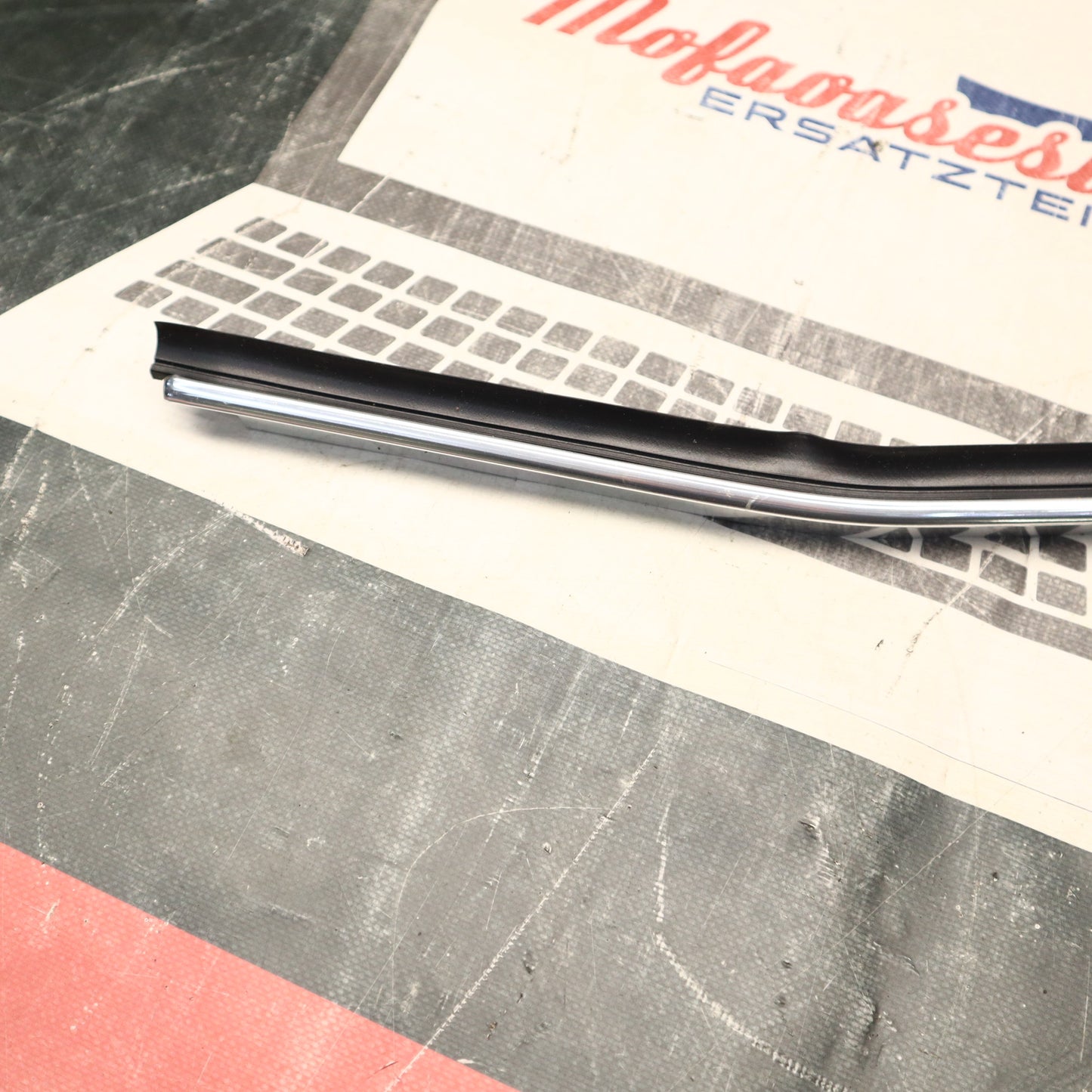 VW Käfer Fensterleiste KA/3-102589 151-837 476 D NOS NEU