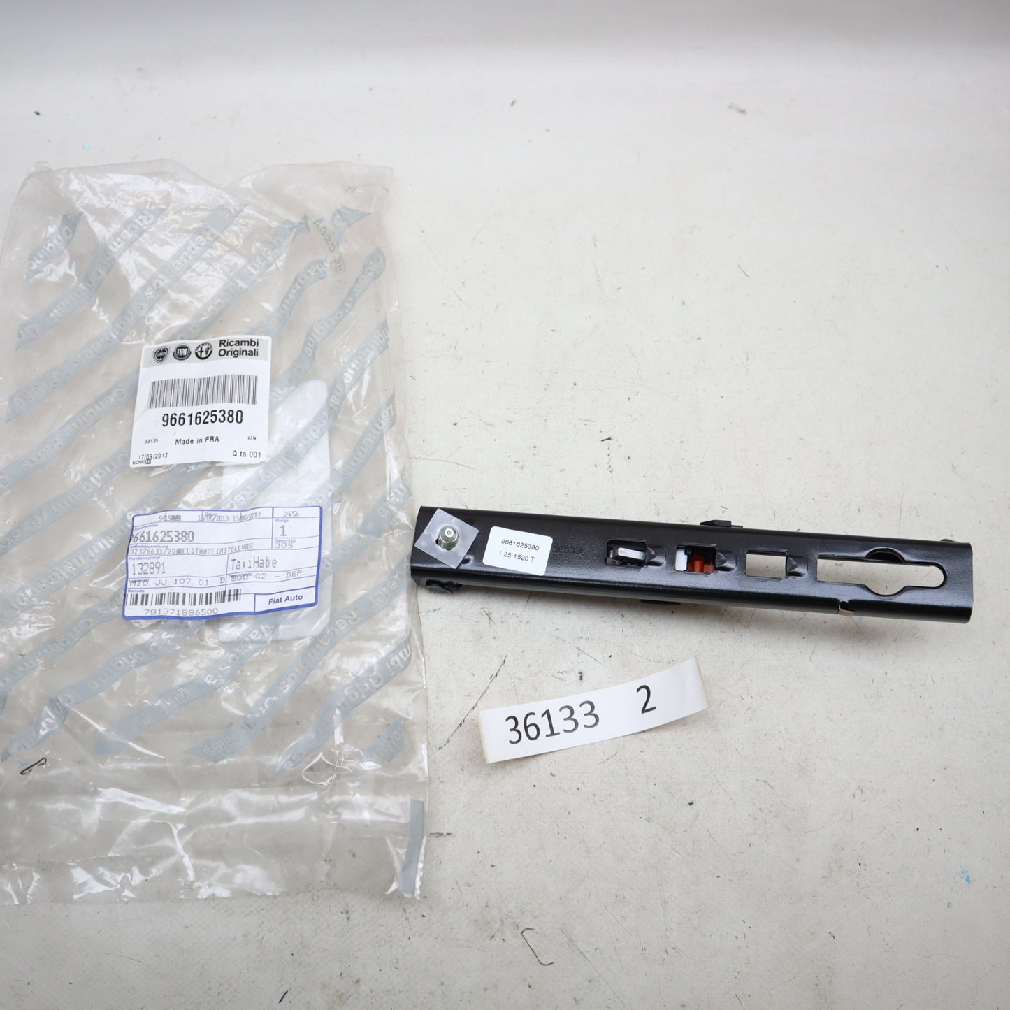Citroen C4 Grand Picasso/ Picasso / DS5 Gurtführung für Sicherheitsgurt NOS NEU